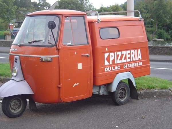 Triporteur Piaggio APE - pièces et voitures de course à vendre, de